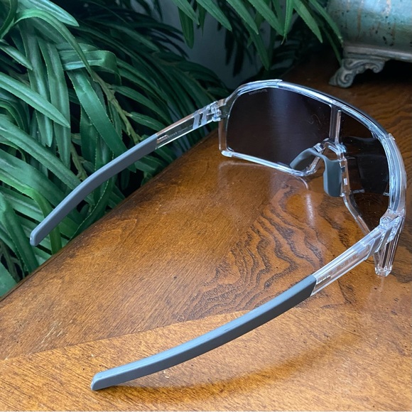 Blenders Eyewear Polarized Sunglasses with Bag and Case - Picture 6 of 16